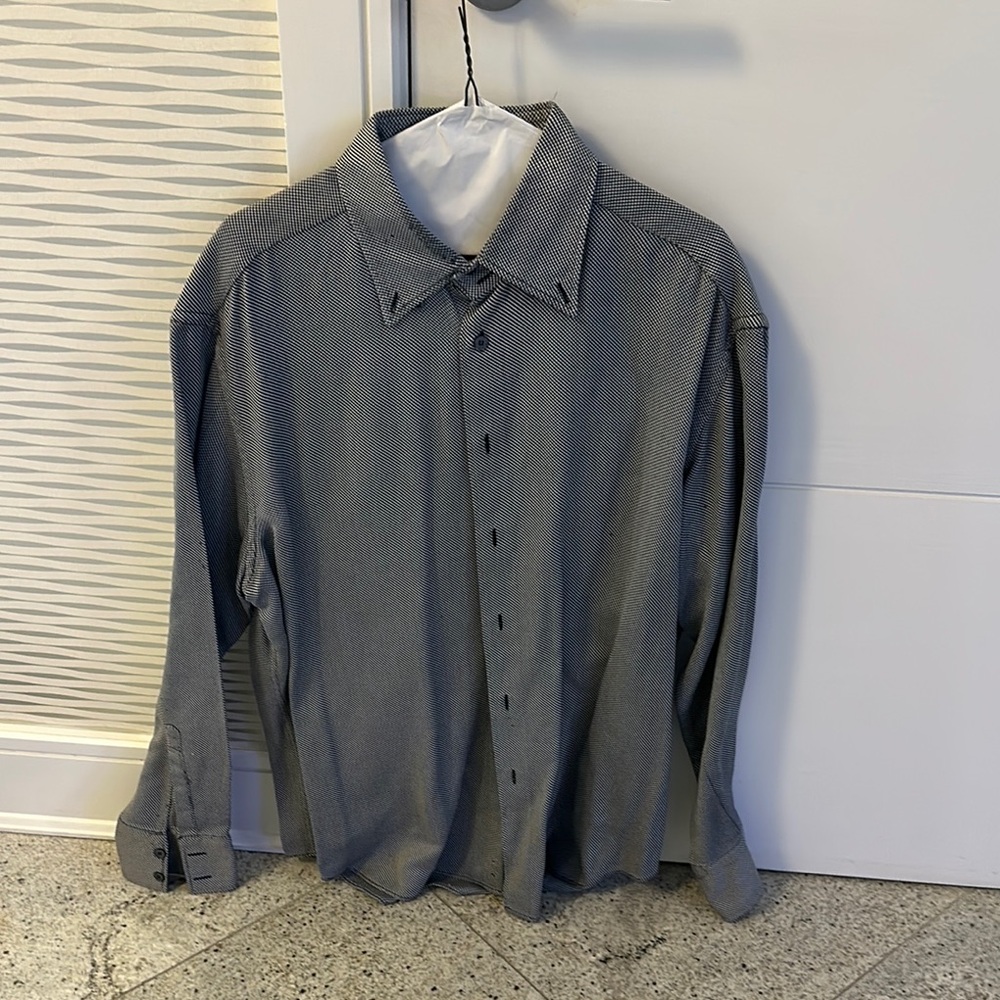 Men's Gray Button-Up Shirt